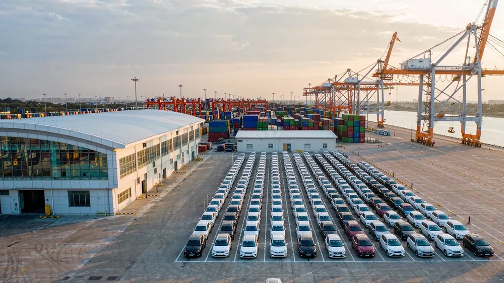 Reino Unido: arancel 45% a VE chinos, calcule el coste