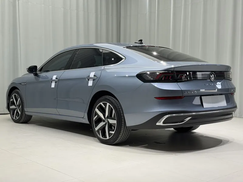 Volkswagen لاماندو موديل 2023