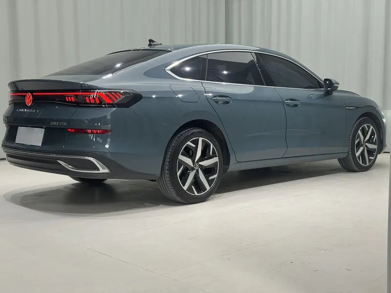 Volkswagen لاماندو موديل 2023