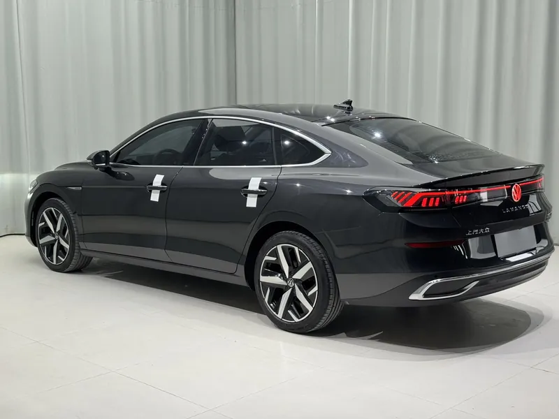 Volkswagen لاماندو موديل 2023